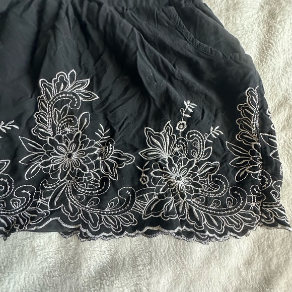 Charlotte Russe  Black Floral Embroidered Drawstring Elastic Waist Skirt Sz M - Picture 5 of 7